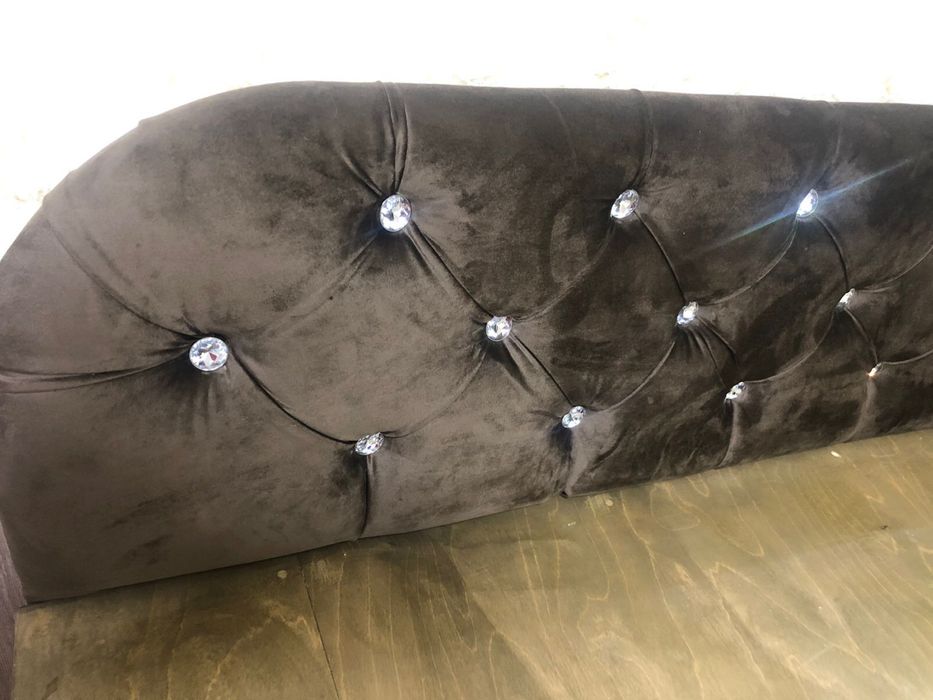 Топчан с мягкой обивкой