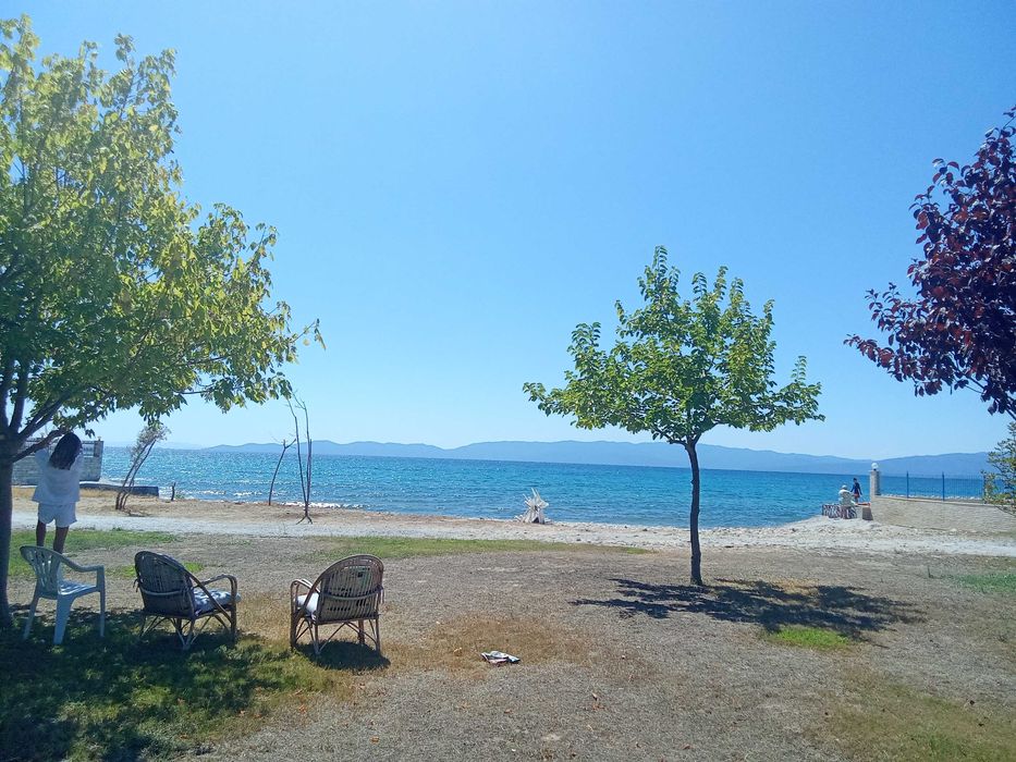 Място за каравана в Кариани с ток и вода. 100 м. жт брега- 1500 евро/г