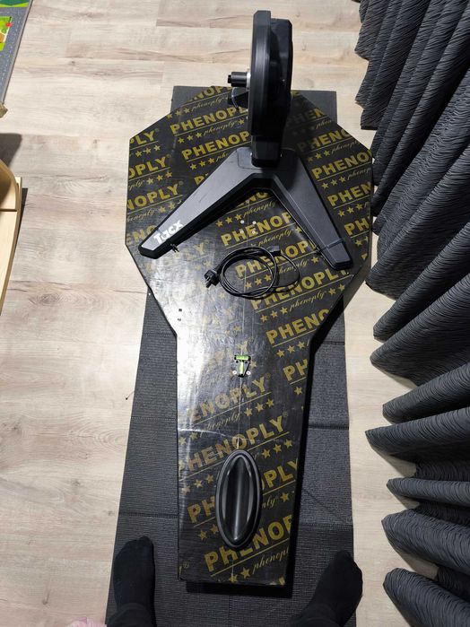 Tacx FLUX S Smart Trainer + Rocker Plate гр. Димитровград • OLX.bg