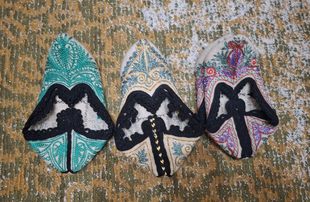 Родопски мъжки и дамски терлици, плетени чорапи