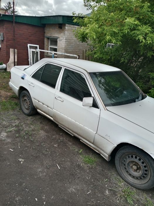 Продам автомобиль мерседес бенс 124