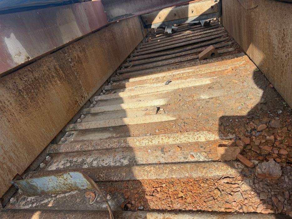 Гусеничний питателний бункер