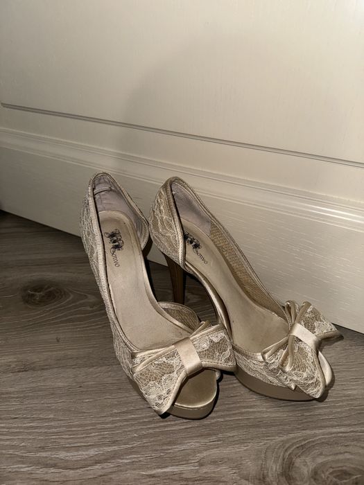 Новые туфли белые и бежевые