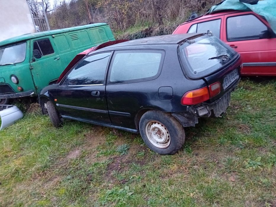 Продавам хонда сивик на части 1.3 16в 75кс 94г.