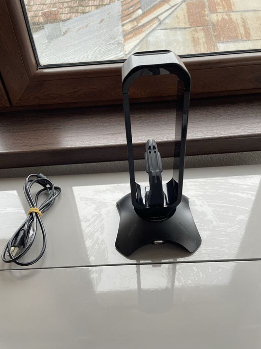 suport multifunctional pentru casti si mouse cu port USB si lumini LED