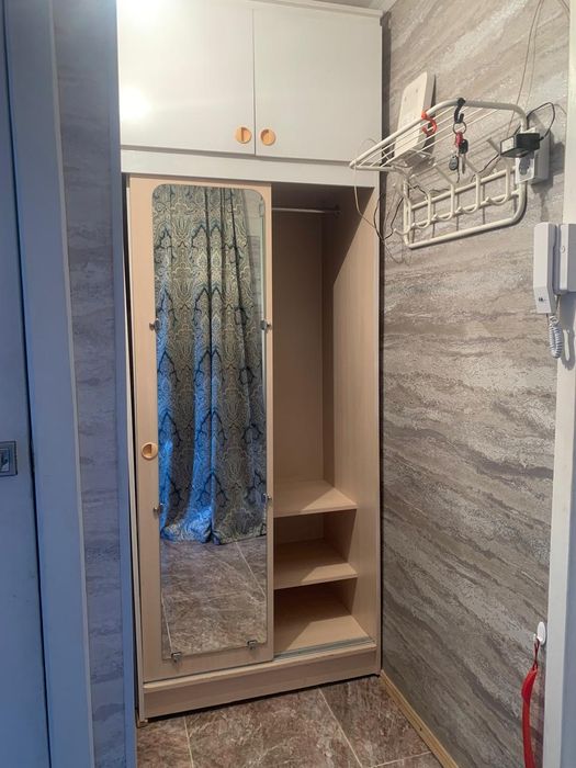 Продаю шкаф б/у цена 10000 тыс.