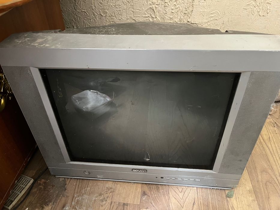 Старый телевизор seven