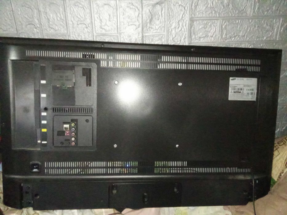TV Samsung smart  UE40JU6000W vând pentru piese