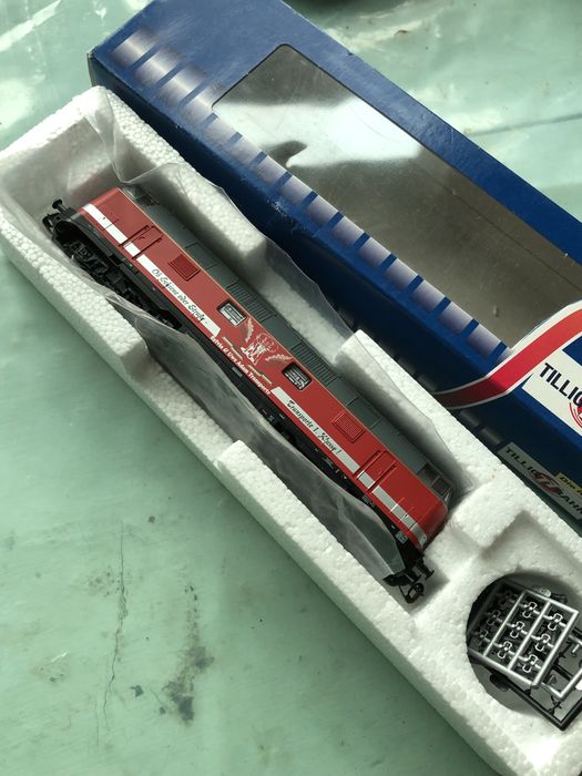 BR-118 V180 дизелов локомотив