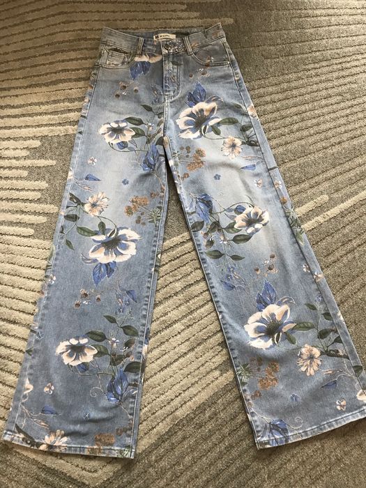 Дънки на цветя, размер С / малък М