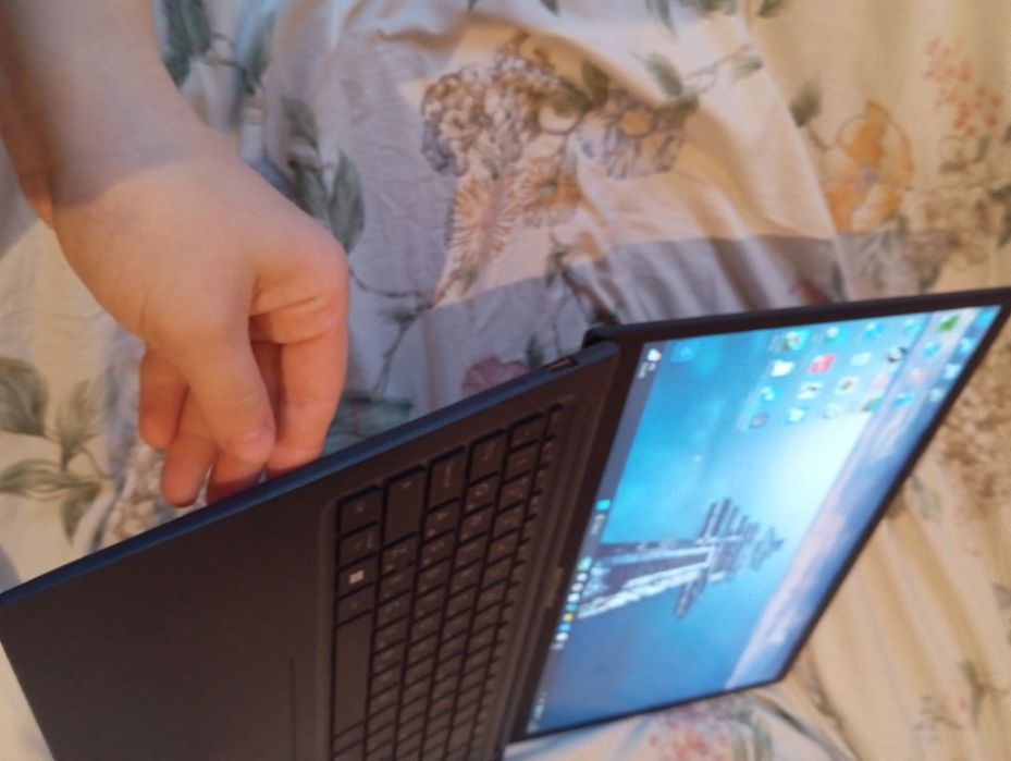 Ноутбук ASUS     срочно