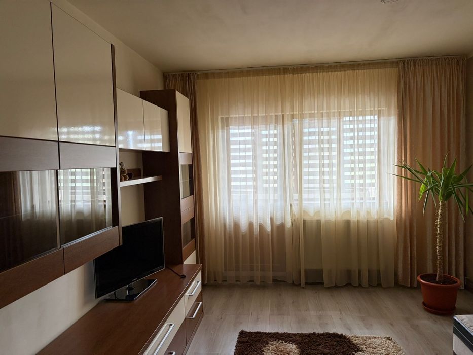 Persoana fizica, inchiriez apartament cu 3 camere