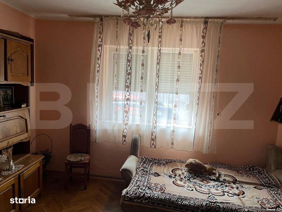 Vand casa in Oradea, intr-o zona linistita, aproape de centru comercia
