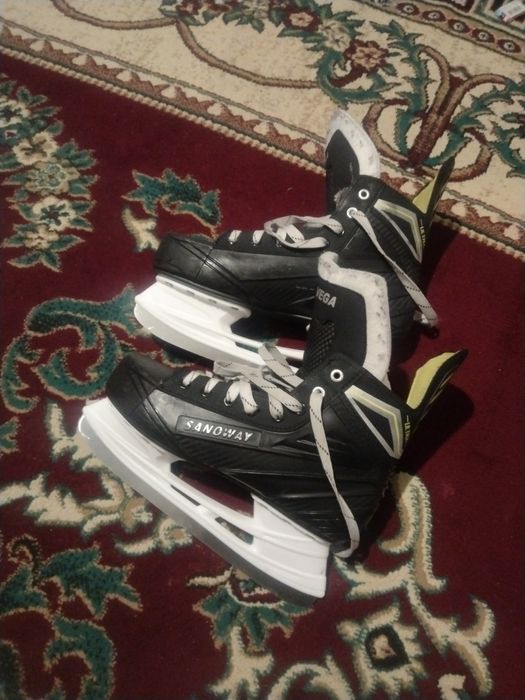 Продаю коньки хоккейные размер 44