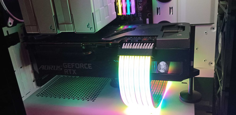 RTX 3080 Ryzen 5 5600x 32gb DDR4 2tb SSD NVMe Геймърски компютър