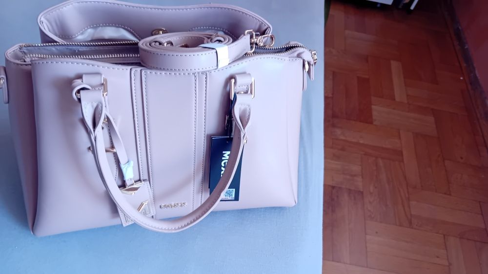 Продавам дамска чанта на MEXX,нова,цвят пудра