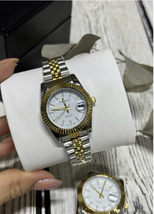 Часы новые с упаковкой