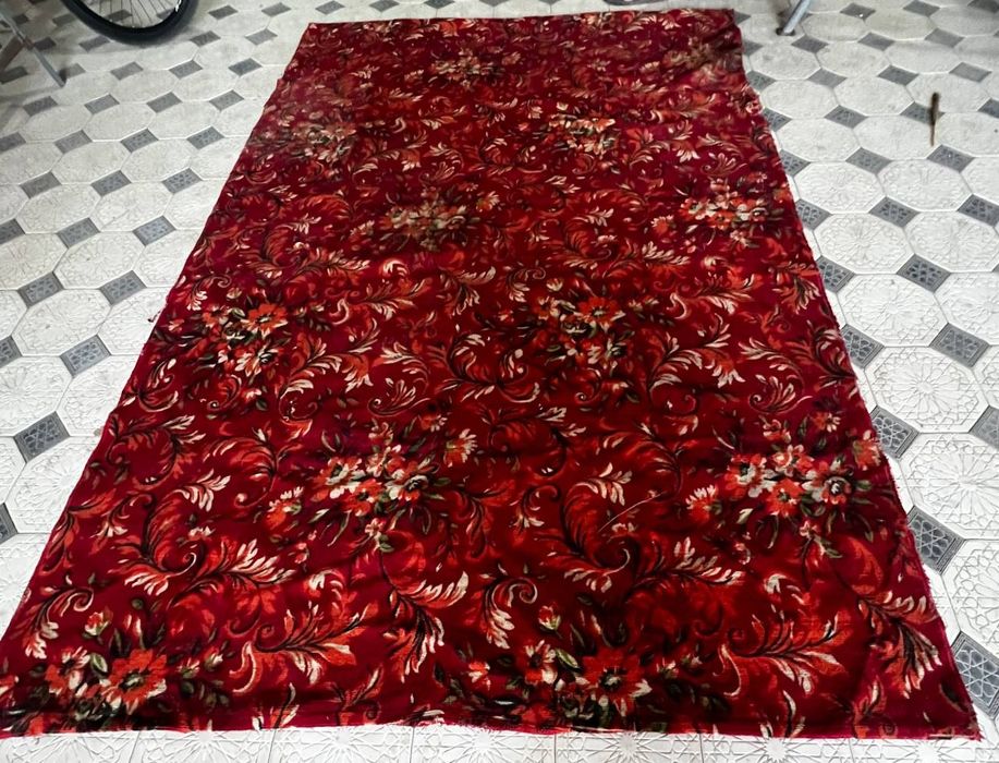 Продается ковер (палас 2х3 размер)