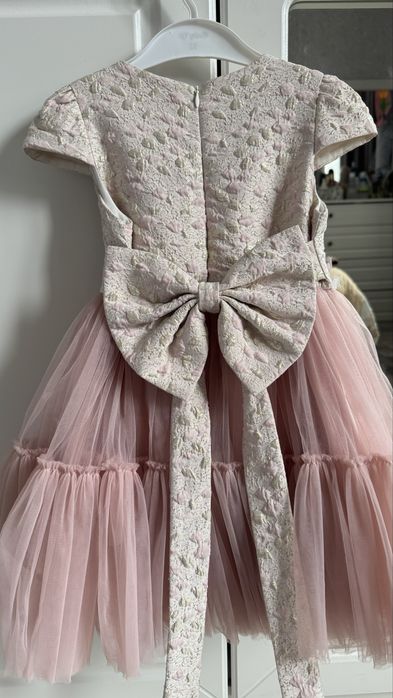 Продам платье для девочки