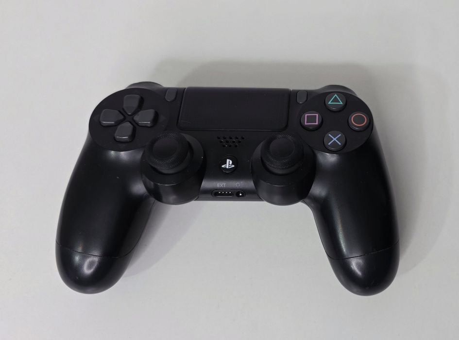 Consola PlayStation 4 slim cu accesorii si jocuri