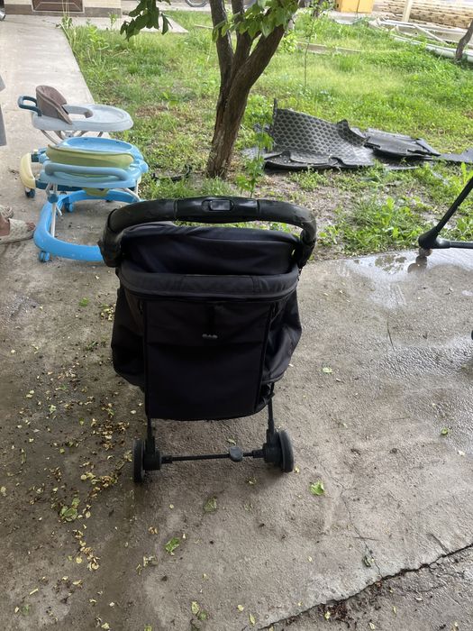 Коляска для малышей