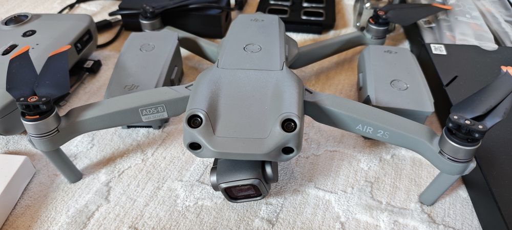 DJI Air 2S Fly More Combo, дрон в отлично състояние - нов