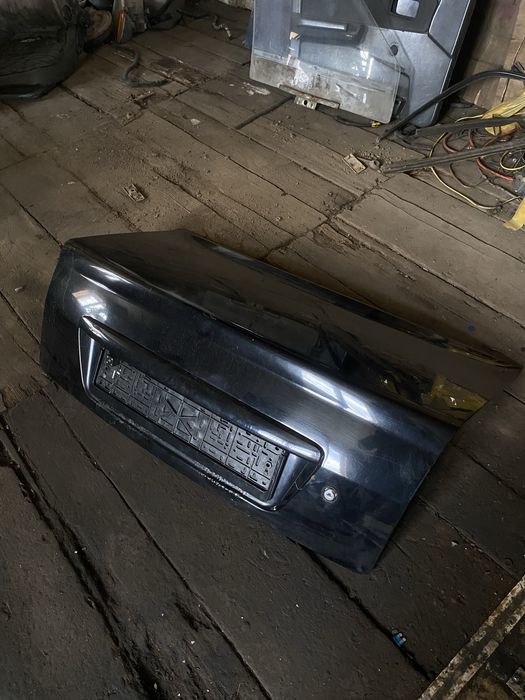 Продам крышку багажника приора