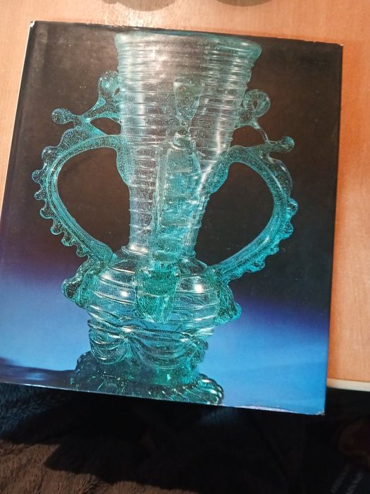 Книга Испанское стекло