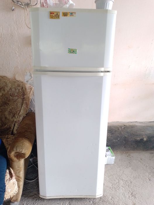 Продам холодильник на запчасти,