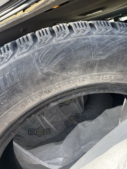 Зимние шины 215/60 R16