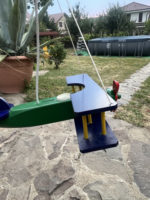 Candelabru din lemn  pentru camera copiilor.