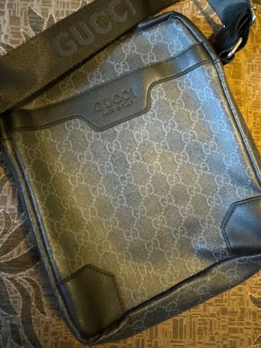 луксозна мъжка кожена чантичка GUCCI
