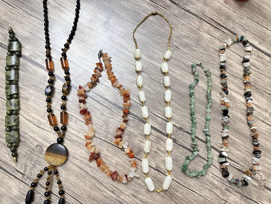 Бусы продам………….