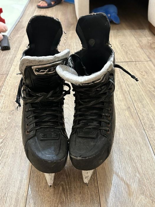 Коньки хоккейные