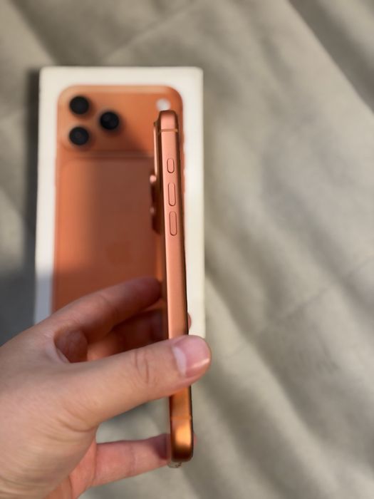 Iphone 17 pro max на гарантии