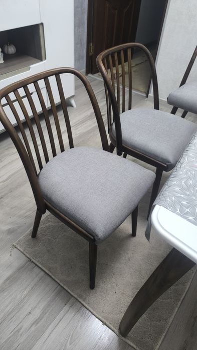 Рестоврация мягкой мебели смена дизайна лакировка стульев реставрация