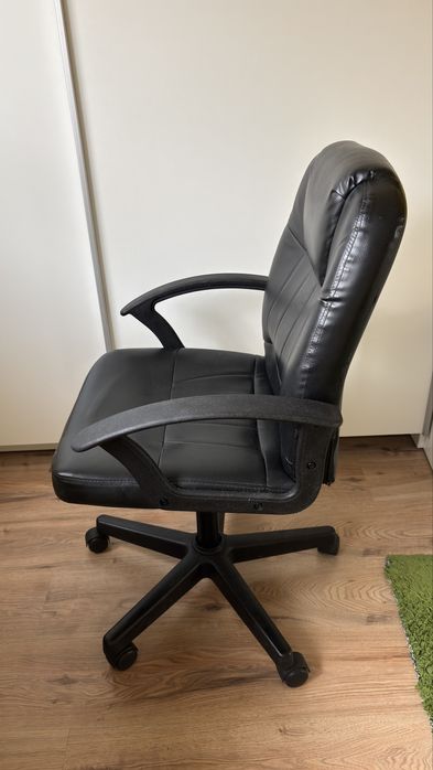 Офис стол с кожа