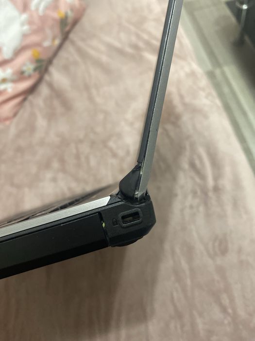 Лаптоп Fujitsu Siemens E753