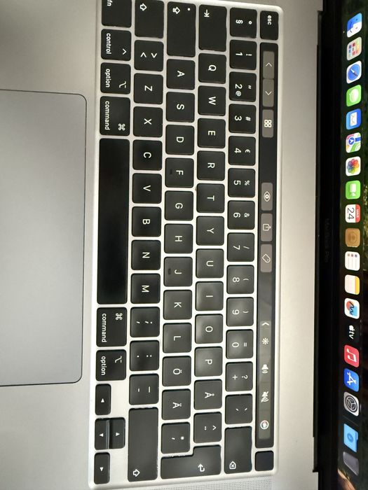 Macbook Pro 16 touchbar i7 32GB RAM 500GB SSD