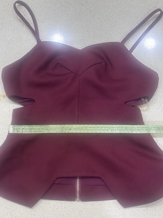 Top gen corset decupat in parti