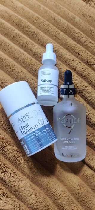 Cosmetică/manichiură/pedichiuraā/masaje/stilizarere sprancene si epilari cu ceara.