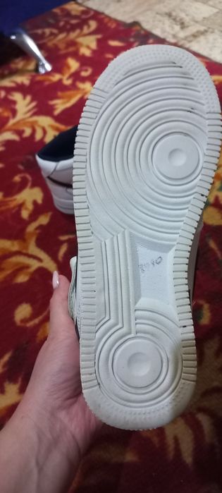 Продам кроссовки для подростка