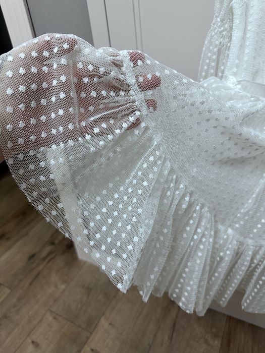 Продам нарядное платье для девочки