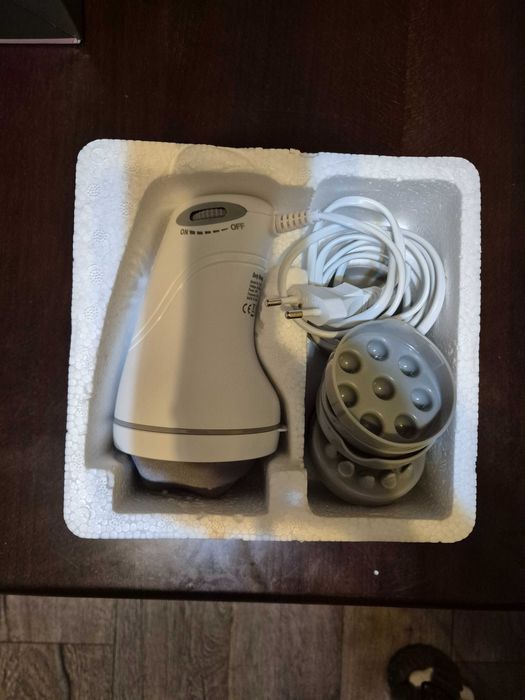 Масажор за тяло с различни приставки