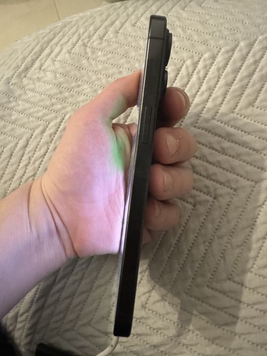 iPhone 15 Pro Max 256GB – aproape nou, baterie 100%, ecran afectat