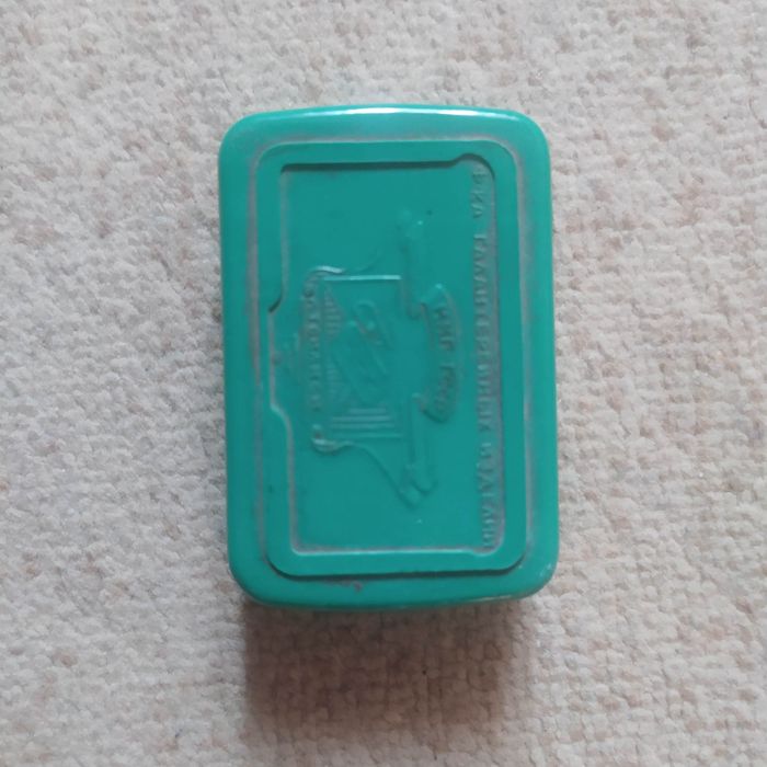 принадлежности к швейной машинке и иглы