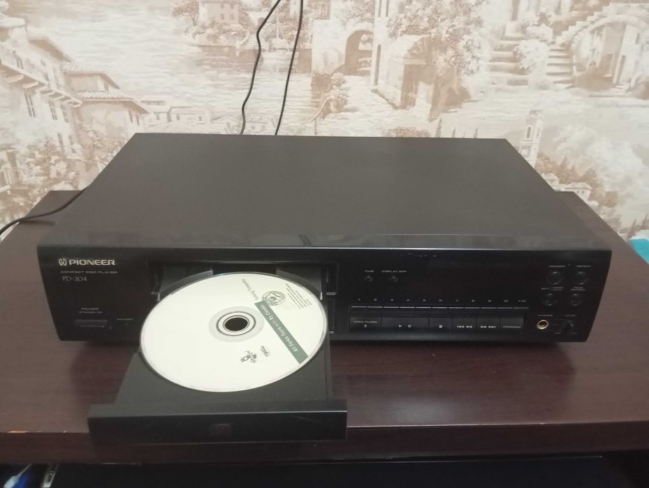 Продам проигрыватель CD дисков PIONEER model PD 204.