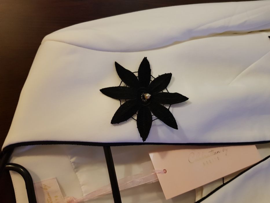 Costum dama alb cu fusta NOU 36