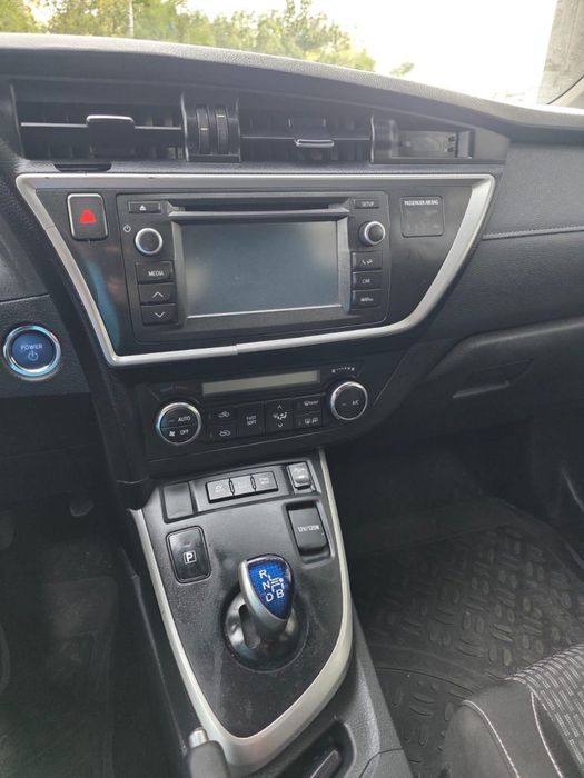 Toyota Auris Hybrid + GPL