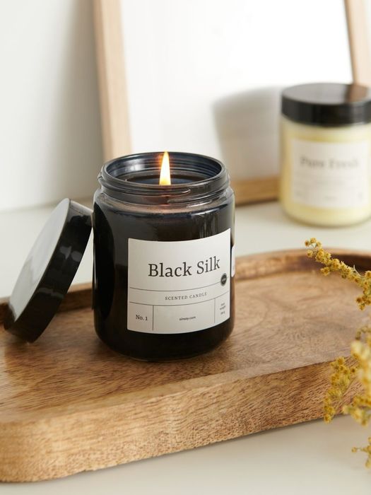 Ароматизированная свеча "Чёрный шелк"